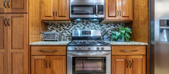 Steps from WLU & VMI Loft with Private Parking