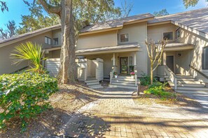 Exterior - Family Villa w/ Large Deck&Golf Views, Near Pool/Beach, Bikes (Hilton Head Island)