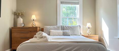 3 bedrooms, desk, iron/ironing board, free WiFi