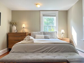 3 habitaciones, escritorio, tabla de planchar con plancha y wifi gratis 