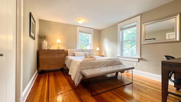 3 bedrooms, desk, iron/ironing board, free WiFi