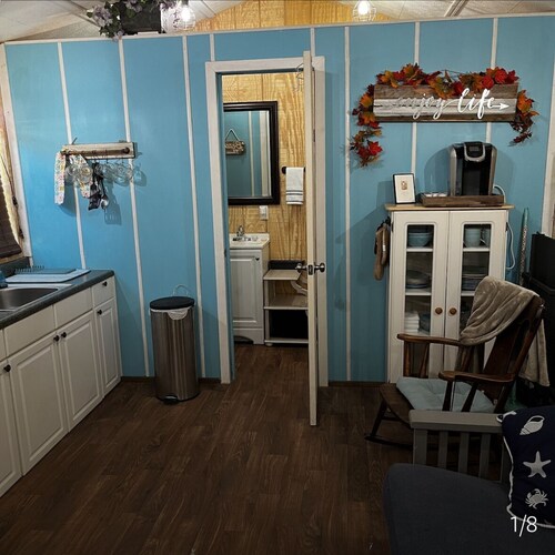 The Hideout<br>Less than 5 minutes from Lake Palestine. Seventy five a nt. 