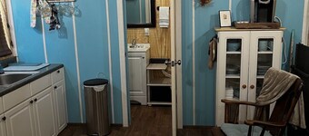 The Hideout<br>Less than 5 minutes from Lake Palestine. Seventy five a nt. 