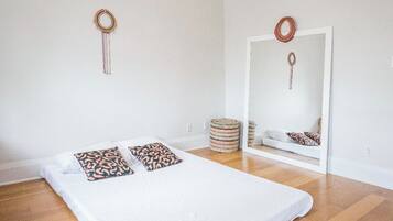 2 bedrooms, desk, free WiFi, bed sheets