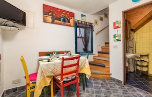 Dining - 2 bedroom beach front home in Susak (Susak)