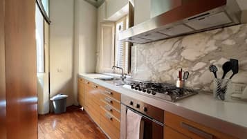 Réfrigérateur, four, plaque de cuisson, lave-vaisselle