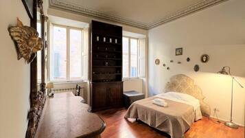 3 chambres, fer et planche à repasser, Wi-Fi, draps fournis