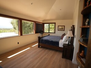 4 bedrooms, bed sheets
