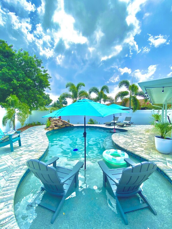 Alberca al aire libre y alberca climatizada