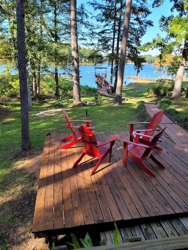 Lakefront Cedar Cabin-South Toledo Bend-fishing pier,dock-covered parking-pets👌