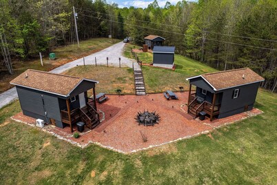 Cabin 3, the delightful Joy cabin in the heart of Moravian Falls, NC