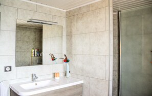 Douche, sèche-cheveux