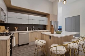 Refrigerador, microondas, horno y parrilla de estufa 