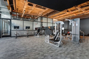Fitness facility - Historic Charm + Modern Comfort for Tourists (Chicago)