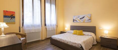 4 bedrooms, WiFi, bed sheets