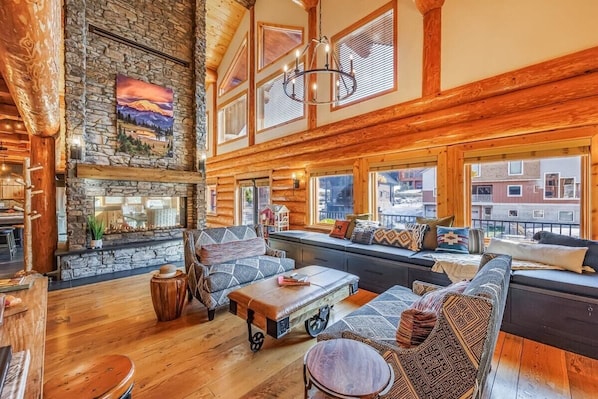 Fernseher, Kamin, Videospiele, DVD-Player