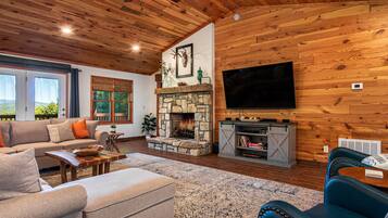 Una Smart TV, una chimenea