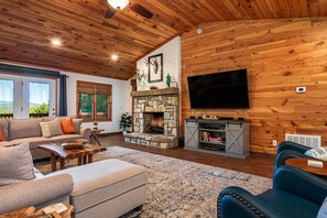 Smart TV y chimenea