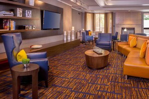 Lobby - Best Place To Stay In Durham! Free Parking, Pets Allowed, Onsite Pool (Durham)