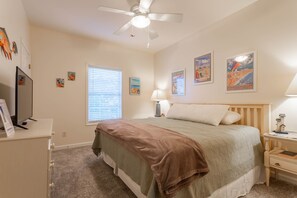 2 bedrooms, iron/ironing board, free WiFi