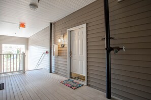 Interior - Close to the Beach! Amenity Rich 2BR Condo Sleeps 4 w/ Pool & Parking (Rehoboth Beach)