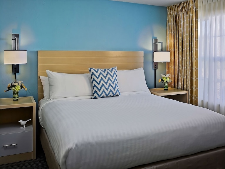 Prime Location! With Onsite Pool, Free Parking, Pet-friendly Property - Montgomery, AL