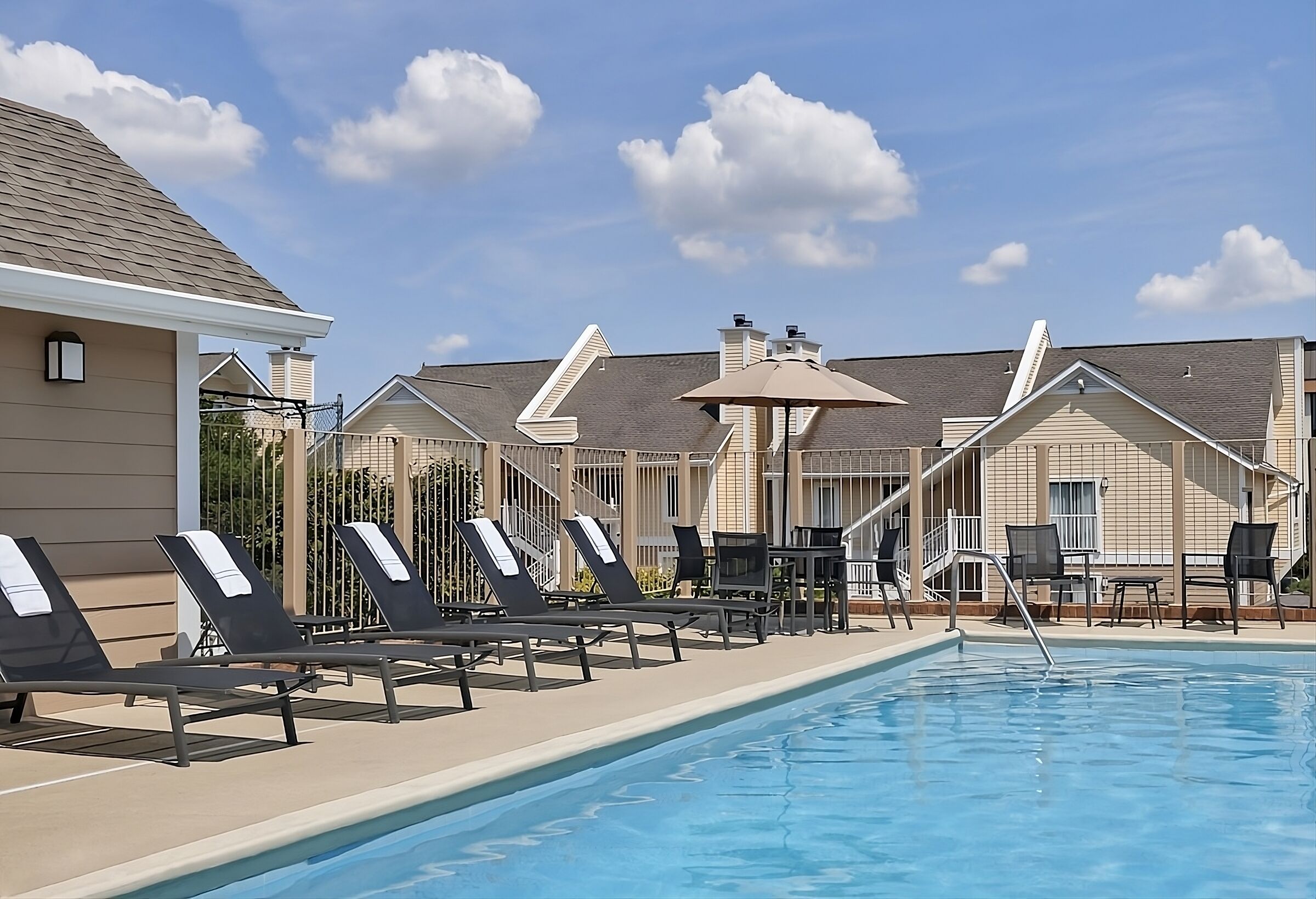Visit the Montgomery Museum of Fine Arts! Pets Allowed, FREE Parking, Pool!