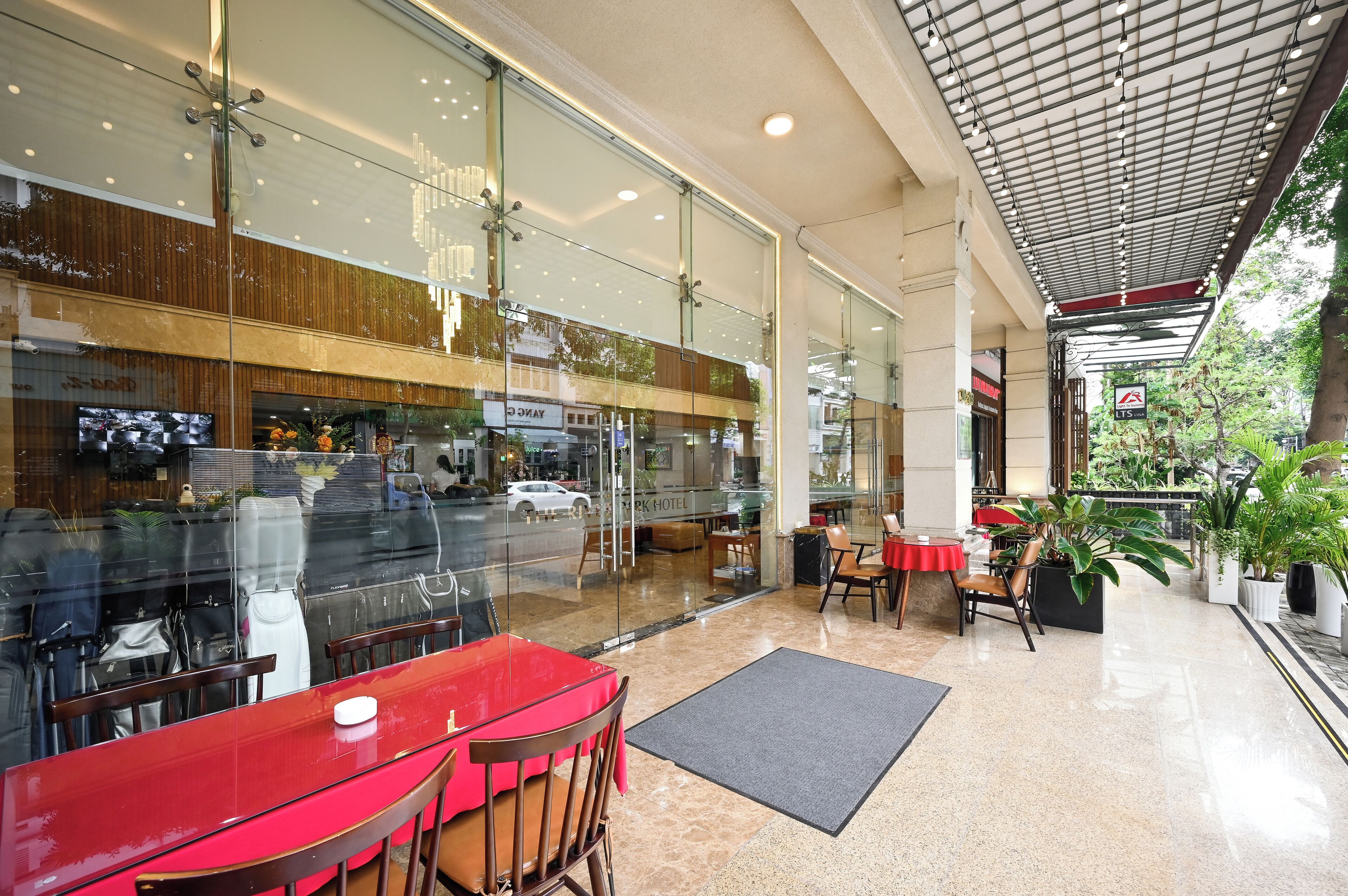 Photo - The River Park Hotel