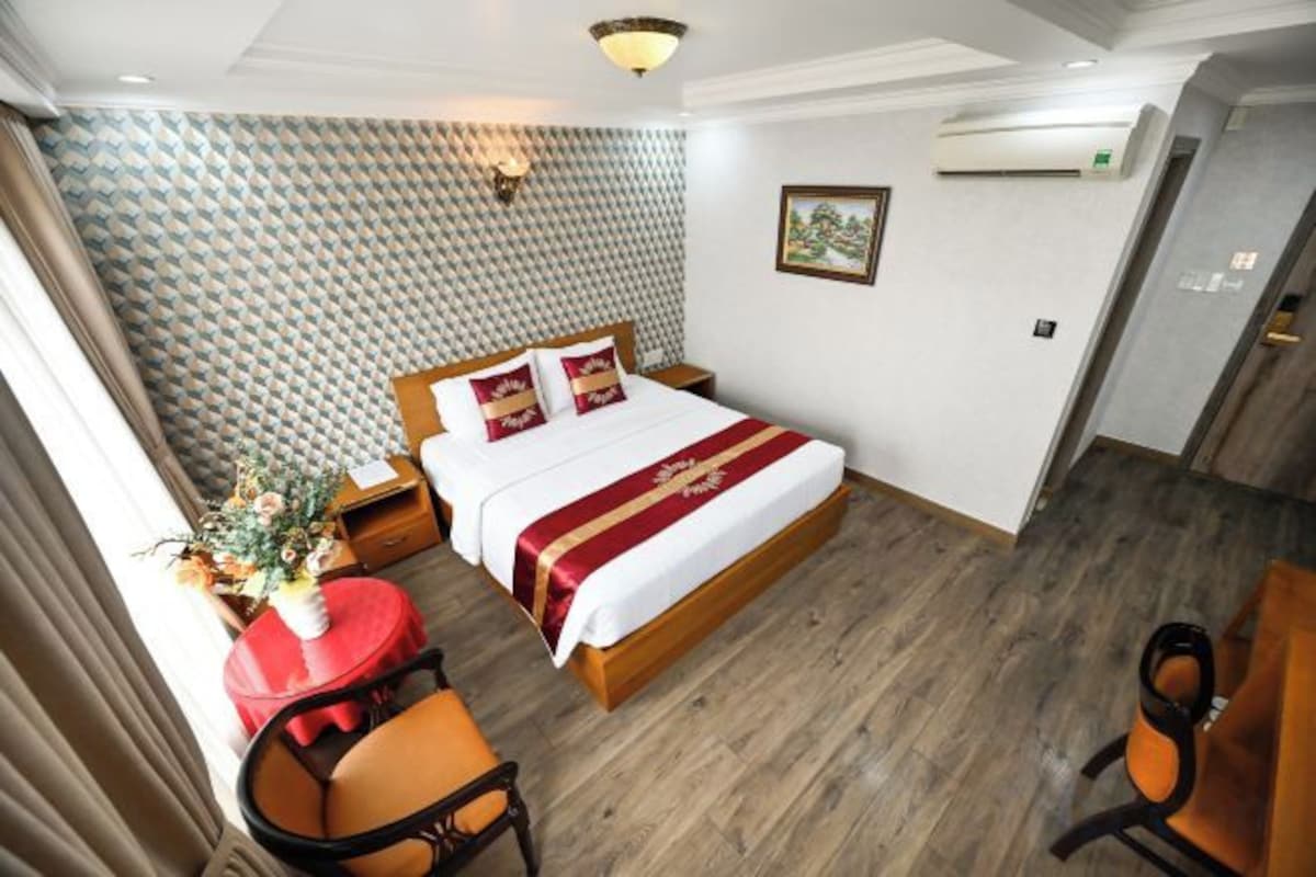 Minibar, desk, soundproofing, iron/ironing board