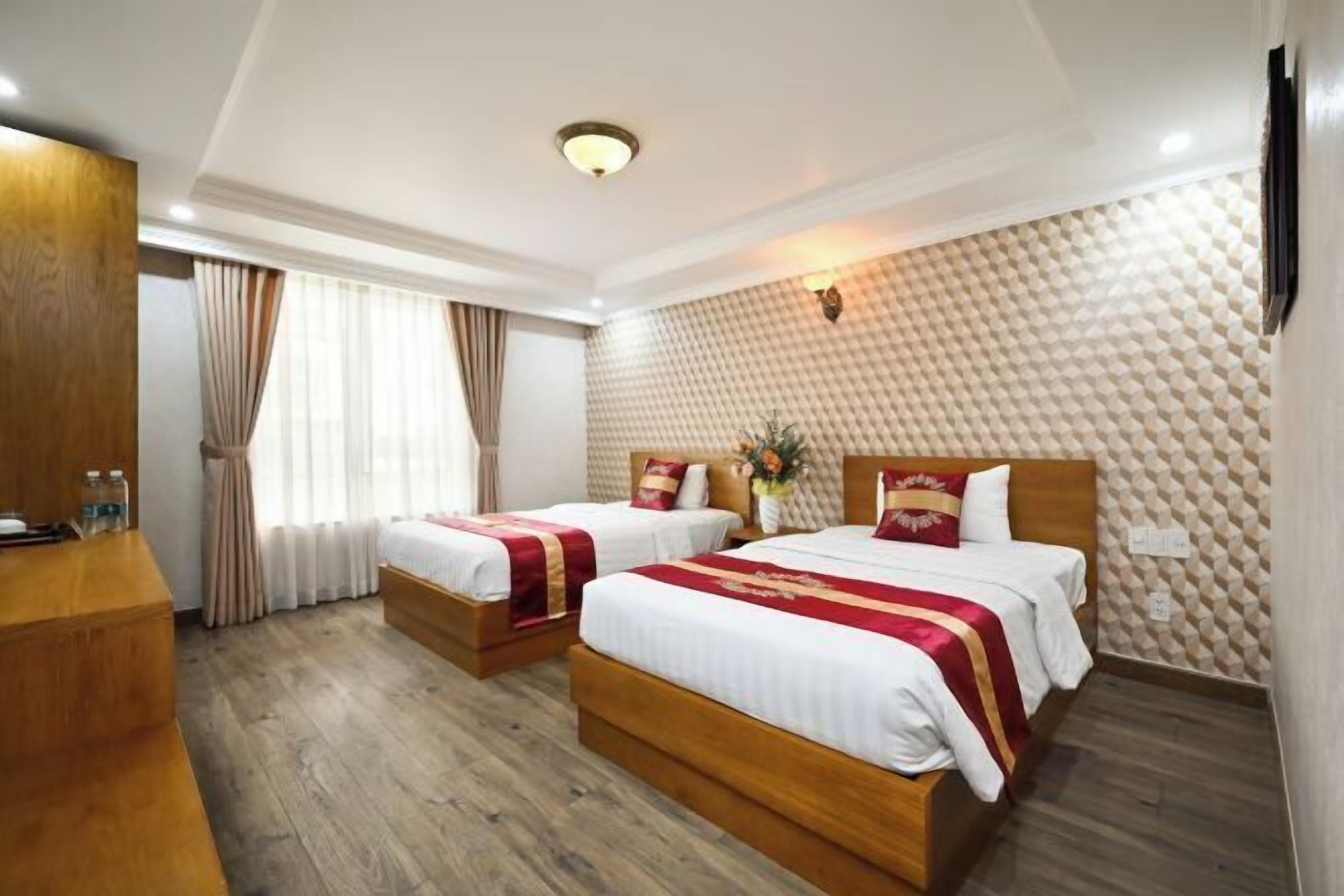 Minibar, desk, soundproofing, iron/ironing board