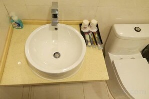 Bathroom - Grace Inn (Yutai Bus Station) (Yutai)