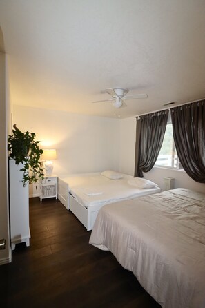2 bedrooms, desk, WiFi, bed sheets