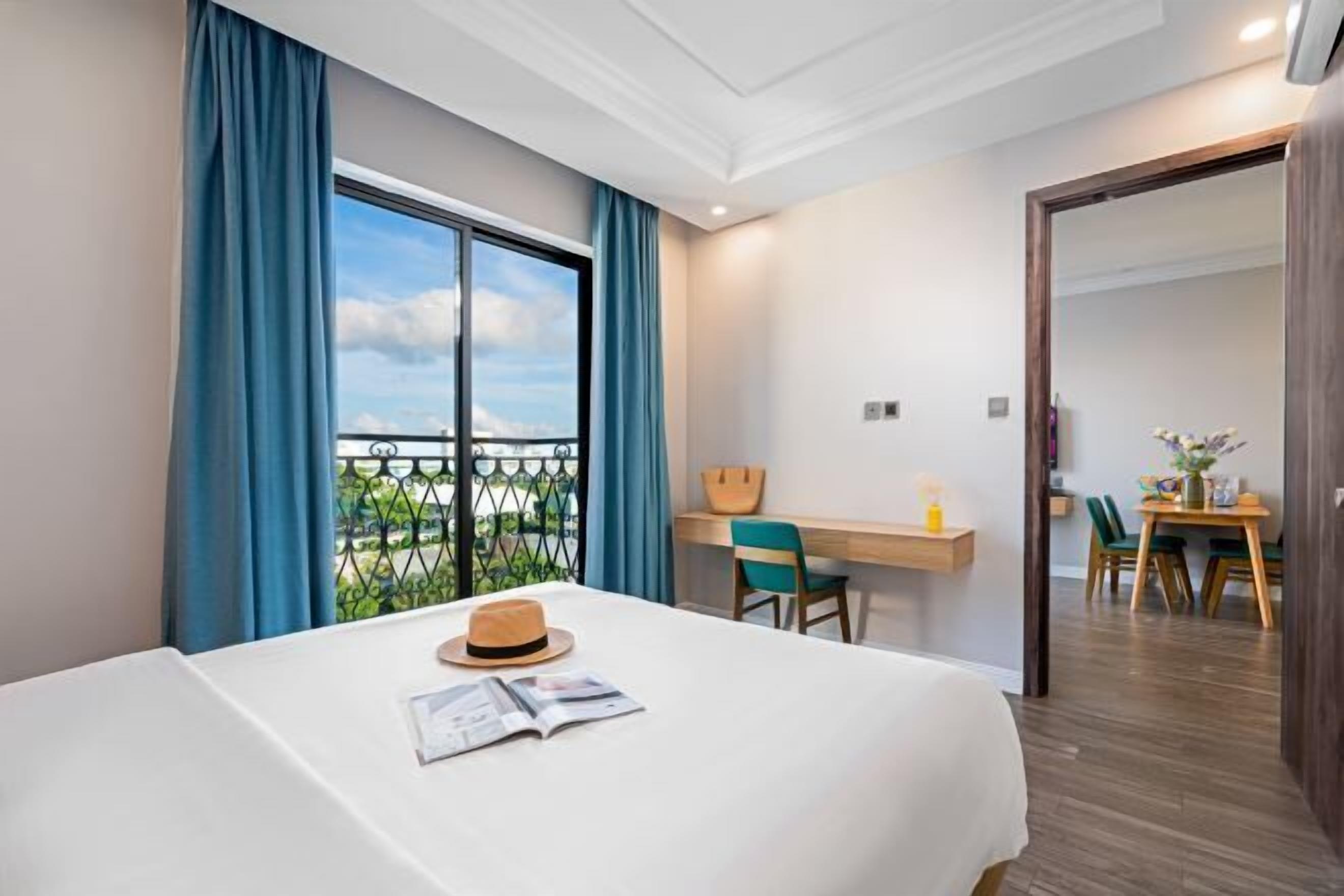 Minibar, desk, laptop workspace, blackout drapes