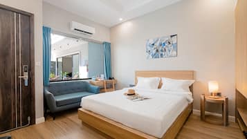 Studio with Pool View | Minibar, desk, laptop workspace, blackout curtains