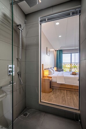 Free toiletries, hair dryer, slippers, towels - Le Cap Hotel & Apartment (Da Nang)