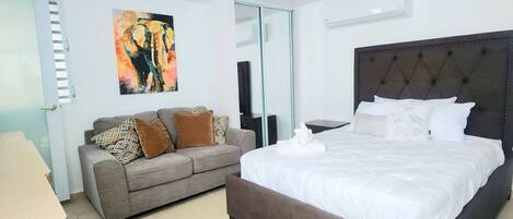 2 Schlafzimmer, Schreibtisch, Bügeleisen/Bügelbrett, kostenloses WLAN