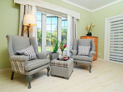 Spacious Open Concept Large family house with 3 bedrooms. Amazing space. 