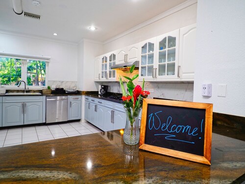Spacious Open Concept Large family house with 3 bedrooms. Amazing space. 