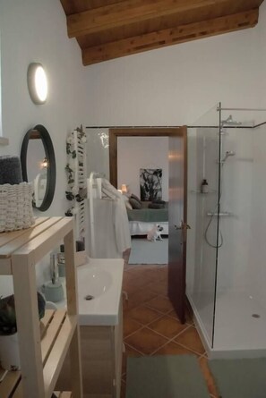 Shower, hair dryer, towels - Cosy Farmhouse Quinta da Eira 140 years old (Loule)