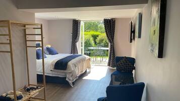 WiFi, bed sheets, wheelchair access