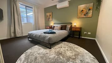 4 bedrooms, iron/ironing board, travel crib, free WiFi