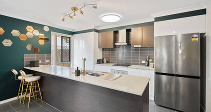 Royal Romanesque holiday house in Dakabin / 3 min to shops