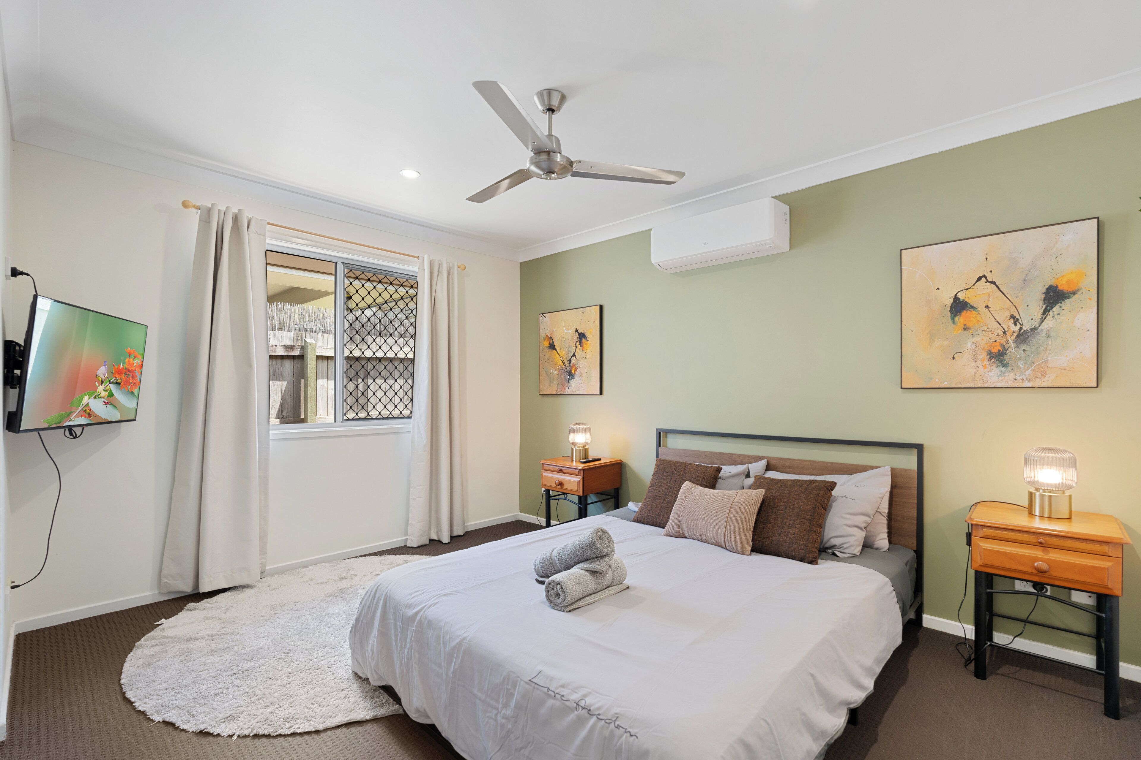 4 bedrooms, iron/ironing board, travel cot, free WiFi