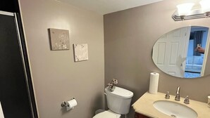 Basic Apartment, 2 Bedrooms | Bathroom - Luxurious 2 Bedroom Basement Apartment (Richmond Hill)