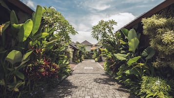 Pintu masuk properti