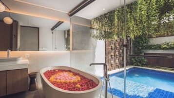 Bathtub dan shower terpisah dan pancuran hujan