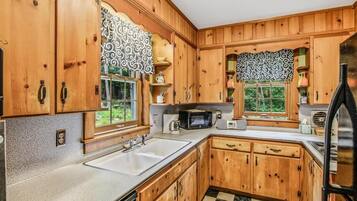 KĂŒhlschrank, Mikrowelle, Ofen, Herdplatte