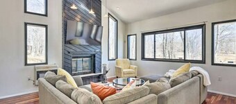 Relaxing Poconos Retreat with Fireplace