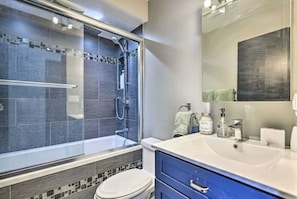 Bathroom - Relaxing Poconos Retreat with Fireplace (Tobyhanna)