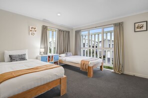 Casa de ciudad | 3 habitaciones, escritorio y espacio para trabajar con laptop